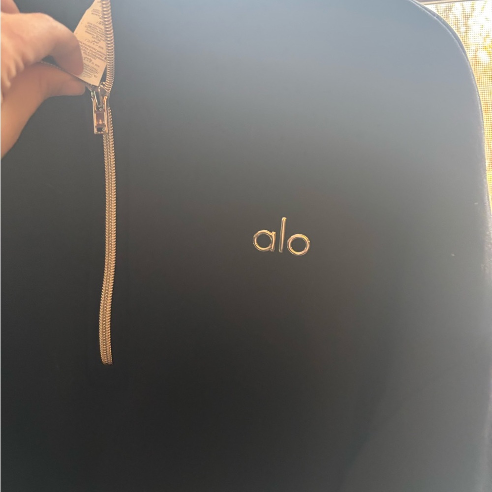 ALO Yoga Black Accolade 1/4 Zip Pullover - Picture 4 of 4